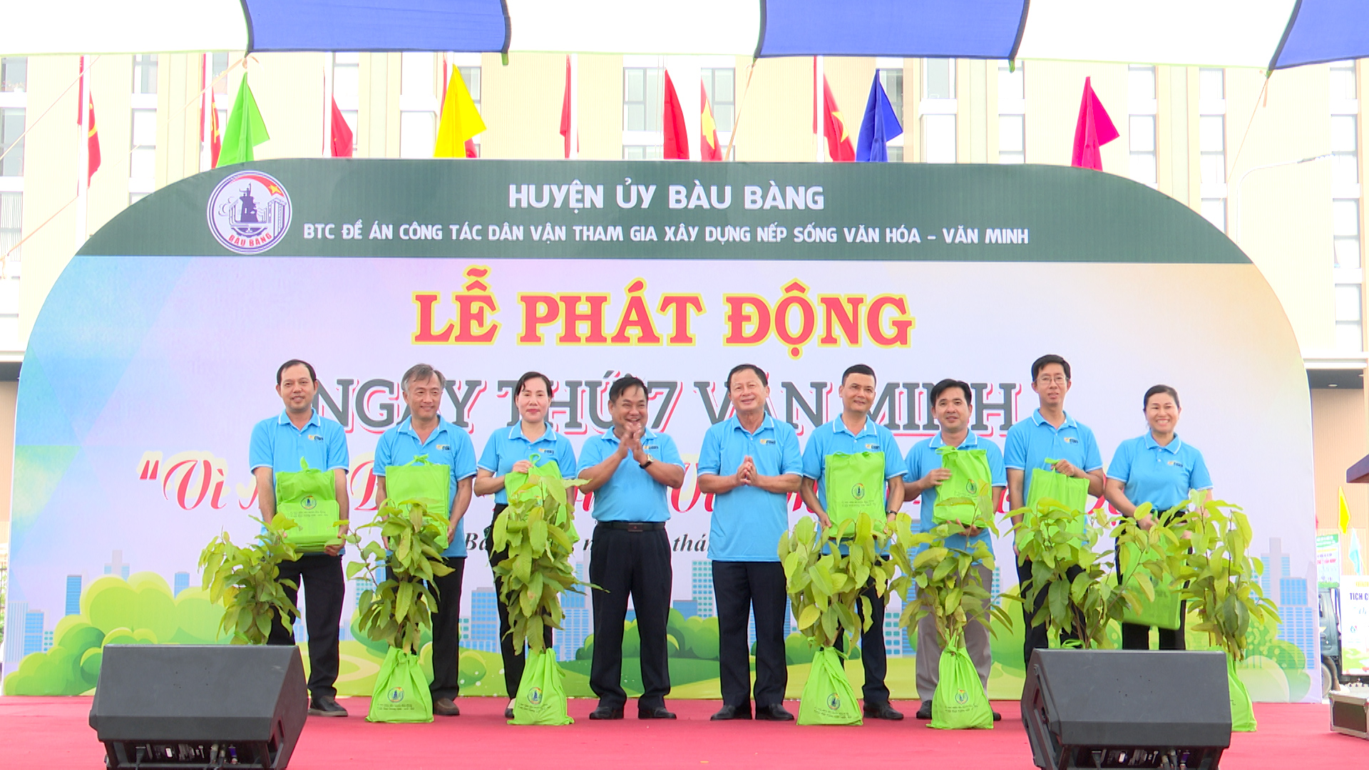 Thị trấn Lai Uyên tham dự lễ phát động và ra quân “Ngày thứ 7 văn minh”