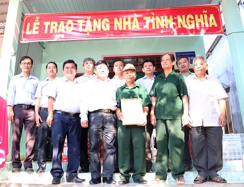 Bàu Bàng trao tặng 02 căn nhà Tình nghĩa cho gia đình chính sách ở xã Tân Hưng