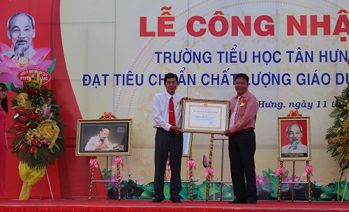 Trường tiểu học Tân Hưng, xã Tân Hưng long trọng tổ chức Lễ công nhận trường đạt chuẩn chất lượng giáo dục cấp độ 3