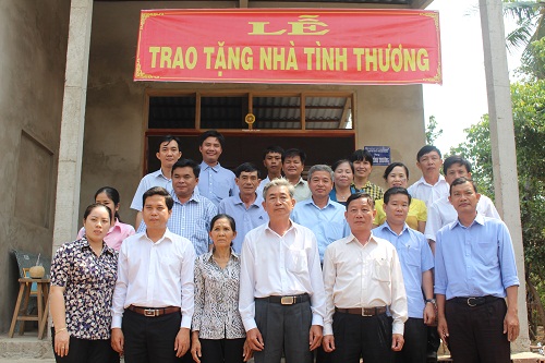 Huyện Bàu Bàng tổ chức trao tặng nhà tình thương cho 02 hộ nghèo của huyện Thạnh Phú, tỉnh Bến Tre