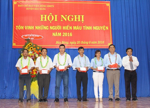 Hội nghị tôn vinh những người hiến máu tình nguyện (HMTN) năm 2016
