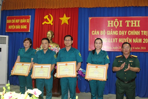 Ban chỉ huy Quân sự huyện Bàu Bàng tổ chức bế mạc Hội thi cán bộ giảng dạy chính trị giỏi trong Lực lượng vũ trang huyện năm 2016.