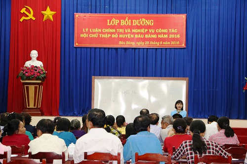 Huyện Bàu Bàng tổ chức khai giảng lớp bồi dưỡng lý luận chính trị và nghiệp vụ công tác Hội chữ Thập đỏ huyện Bàu Bàng năm 2016