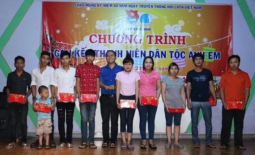 Hội Liên hiệp Thanh niên huyện Bàu Bàng tổ chức chương trình Gắn kết thanh niên dân tộc anh em.