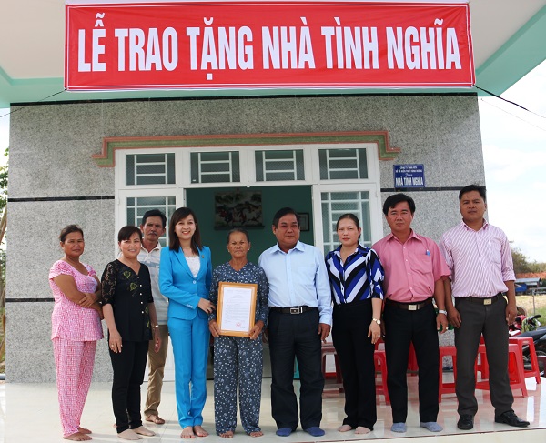 Huyện Bàu Bàng trao tặng 01 căn nhà tình nghĩa trên địa bàn xã Long Nguyên