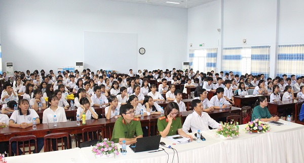 Huyện Bàu Bàng tuyên truyền phổ biến pháp luật vể phòng chống tội phạm ma túy cho học sinh